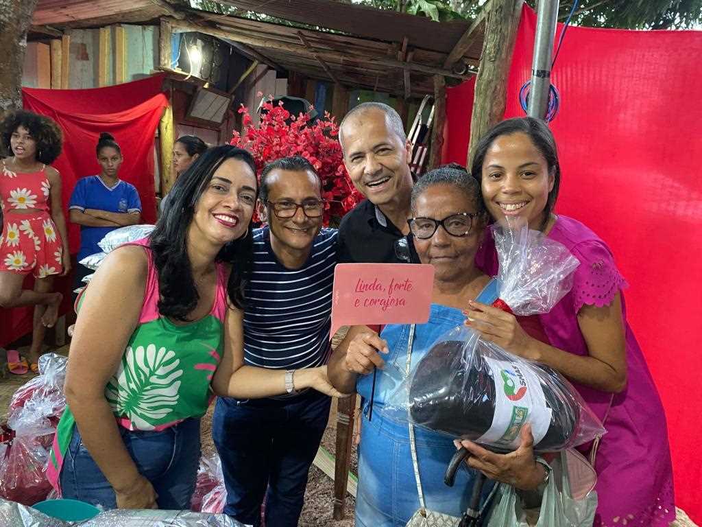 Camacã: Prefeitura homenageia as Mães da Portelinha I através do Projeto Brechó Solidário.
